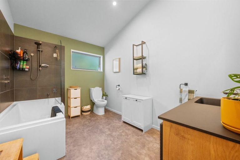 Photo of property in 16 Athenry Road, Bridge Hill, Alexandra, 9320