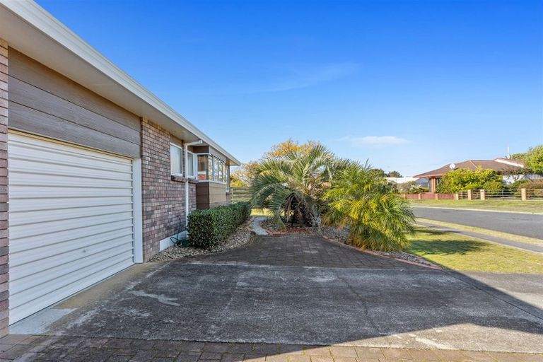 Photo of property in 2 The Green, Mount Maunganui, 3116