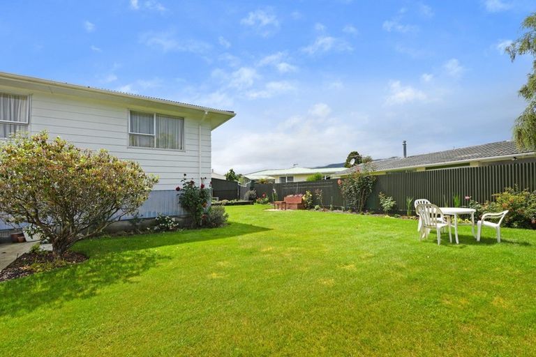 Photo of property in 19 Haylock Grove, Totara Park, Upper Hutt, 5018