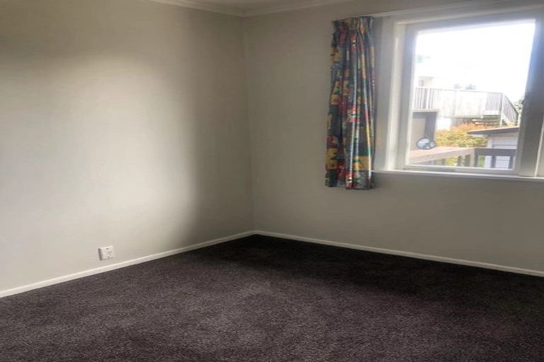 Photo of property in 536 Glenfield Road, Glenfield, Auckland, 0629