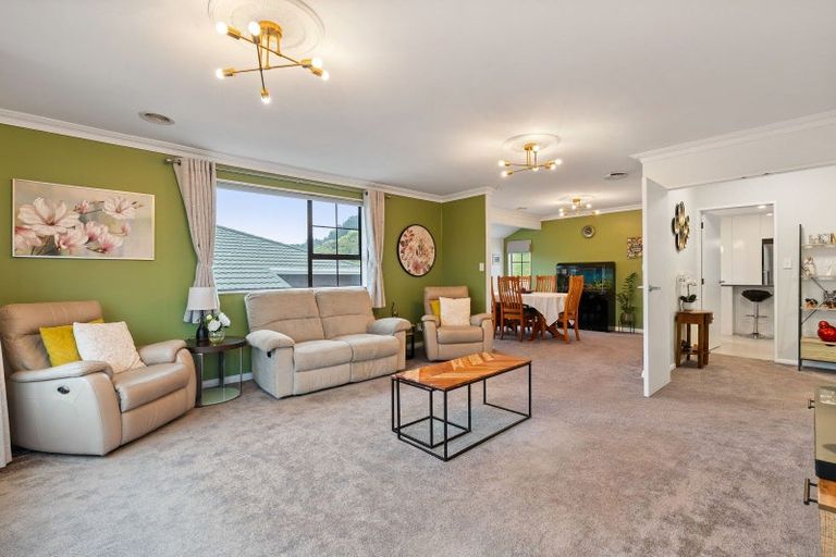 Photo of property in 16 Ordley Grove, Tawa, Wellington, 5028