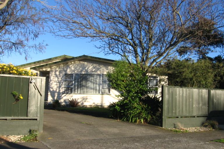 Photo of property in 43 John F Kennedy Drive, Milson, Palmerston North, 4414
