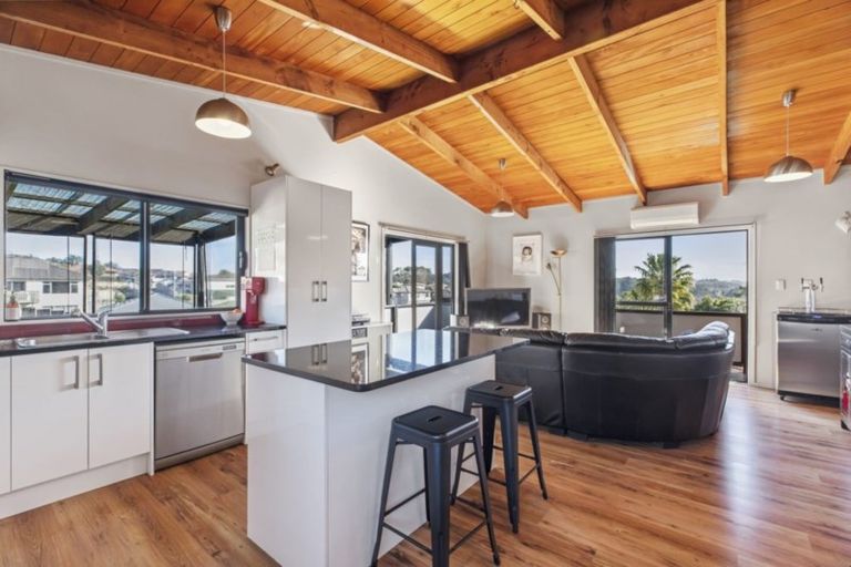 Photo of property in 63 Simpson Road, Ranui, Auckland, 0612