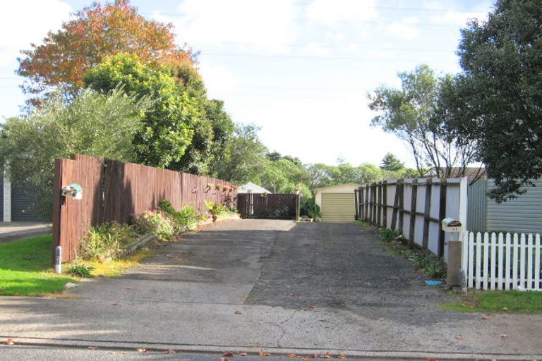 Photo of property in 42 Sikkim Crescent, Clover Park, Auckland, 2019