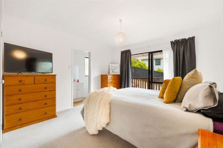 Photo of property in 9 Luxor Place, Massey, Auckland, 0614