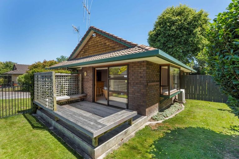 Photo of property in 3 Dresdan Court, Hokowhitu, Palmerston North, 4410