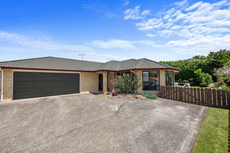 Photo of property in 38 Cabeleigh Drive, Helensville, 0800