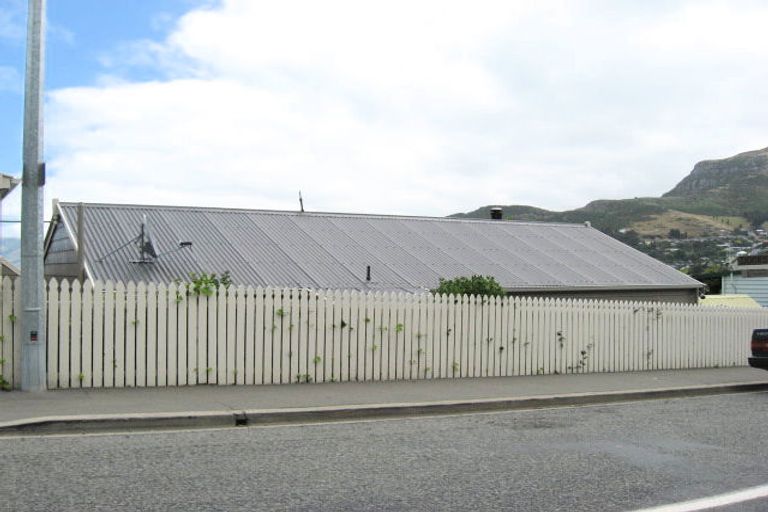 Photo of property in 22 Sumner Road, Lyttelton, 8082
