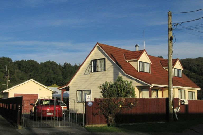 Photo of property in 6 Eldon Grove, Taita, Lower Hutt, 5019