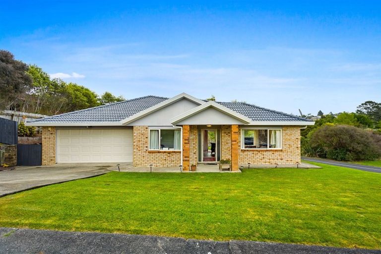 Photo of property in 1 Fleetwood Drive, Henderson, Auckland, 0612