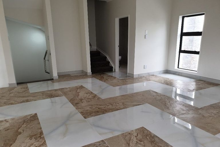 Photo of property in 4225a Great North Road, Glendene, Auckland, 0602