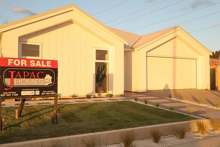 Photo of property in 60 Atlantic Drive, Fitzherbert, Palmerston North, 4410