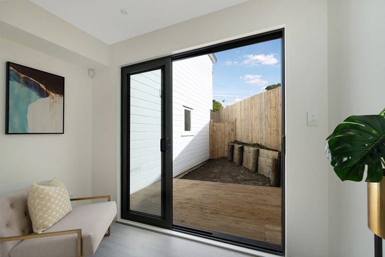 Photo of property in 1/13 Sarona Avenue, Glen Eden, Auckland, 0602