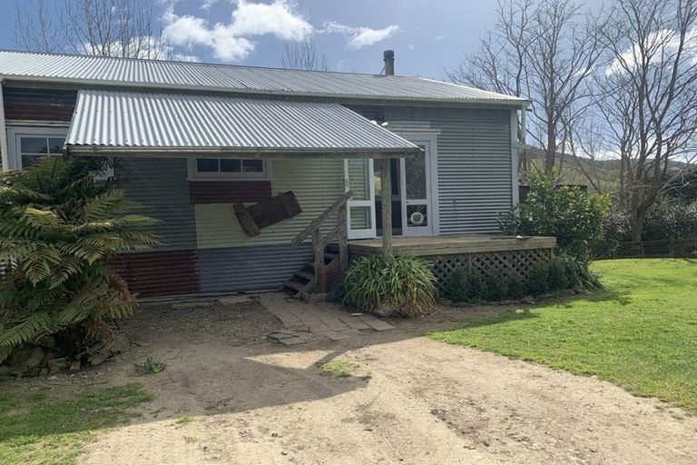 Photo of property in 1471 Masterton Castlepoint Road, Tauweru, Masterton, 5889