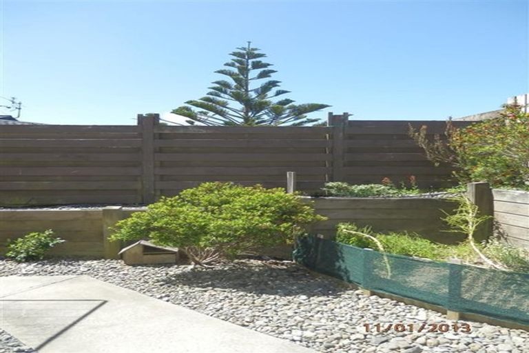 Photo of property in 74 Dress Circle, Newlands, Wellington, 6037