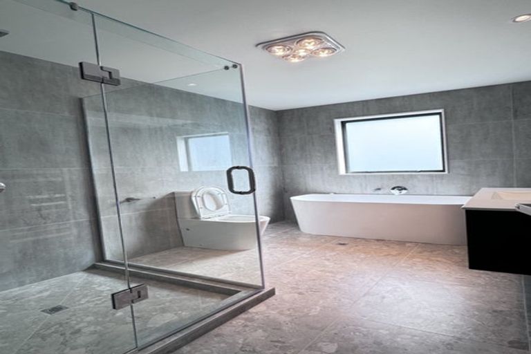 Photo of property in 130 Skulander Crescent, Orewa, 0931