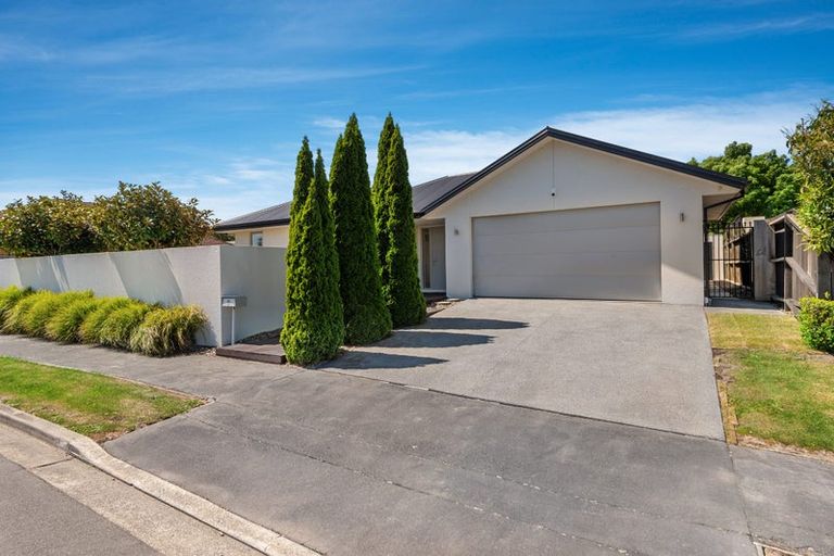 Photo of property in 30 Holiday Drive, Mairehau, Christchurch, 8052