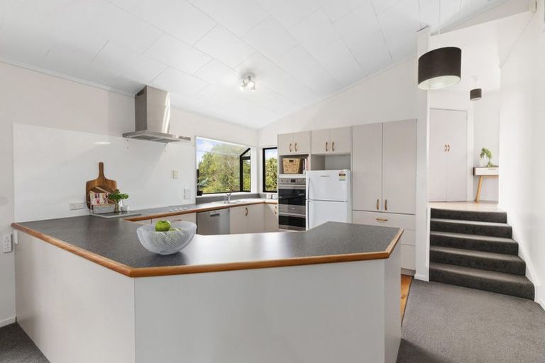 Photo of property in 18 Jasmine Grove, Maungaraki, Lower Hutt, 5010