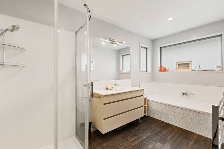 Photo of property in 42 Hiria Crescent, Papamoa Beach, Papamoa, 3118