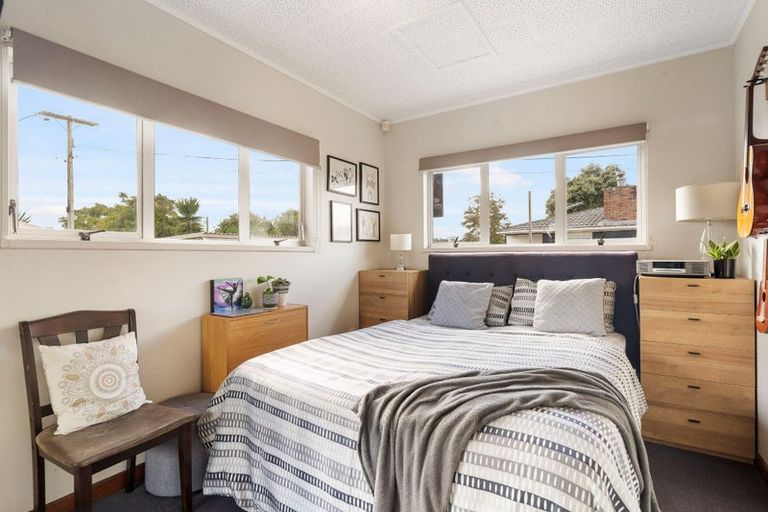 Photo of property in 2/2a Eskdale Road, Birkdale, Auckland, 0626