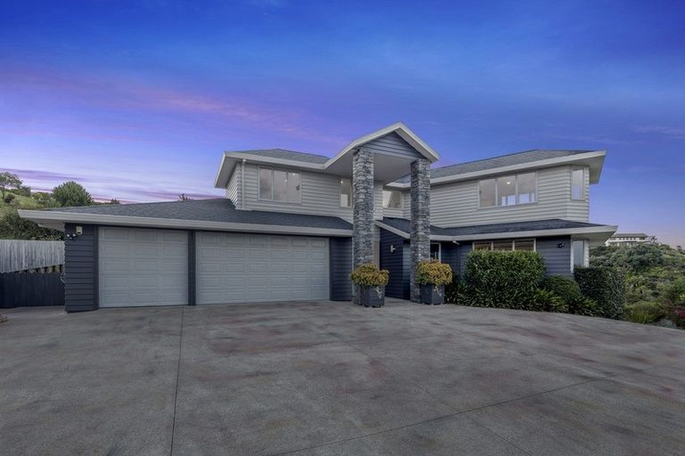 Photo of property in 64 Balboa Drive, Matakatia, Whangaparaoa, 0930