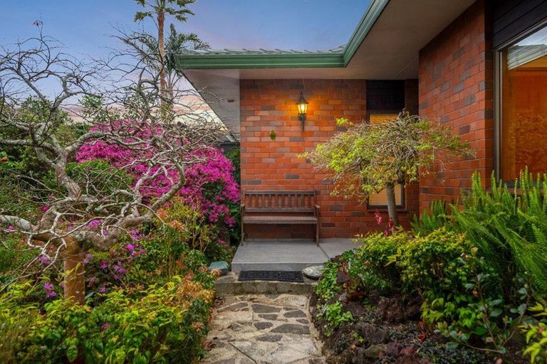 Photo of property in 22 John Dee Crescent, Red Beach, 0932