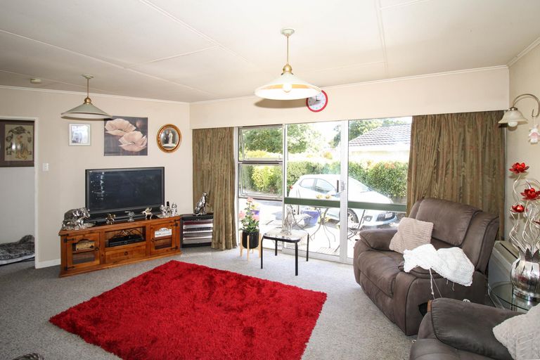 Photo of property in 78 Victoria Street, Carterton, 5713