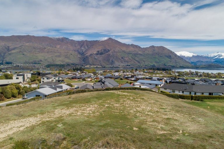 Photo of property in 10 Mataraki Place, Wanaka, 9305