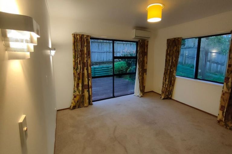 Photo of property in 40 Pigeon Mountain Road, Half Moon Bay, Auckland, 2012