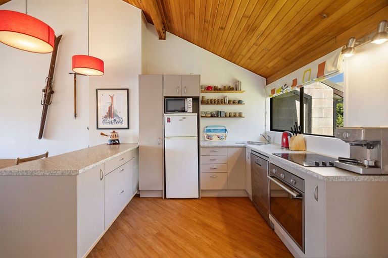 Photo of property in Alpine Meadows Apartments, 135w Fernhill Road, Fernhill, Queenstown, 9300