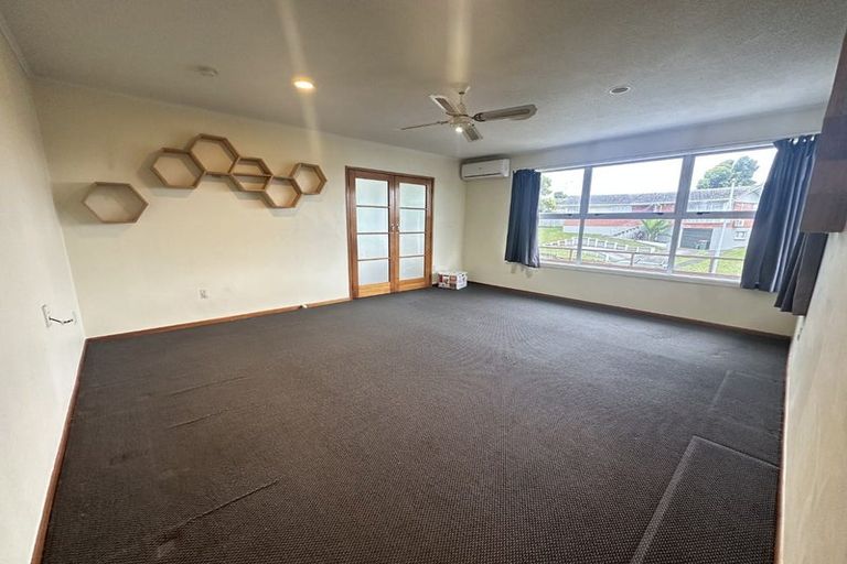 Photo of property in 3 Manapouri Place, Pakuranga Heights, Auckland, 2010