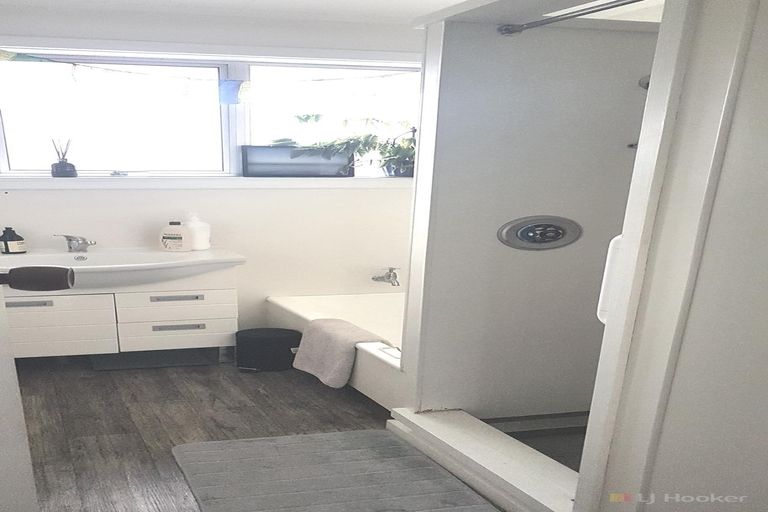 Photo of property in 1 Oxford Street, Waimate, 7924