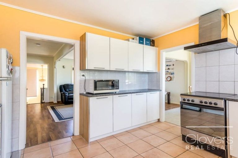 Photo of property in 72 Astley Avenue, New Lynn, Auckland, 0600