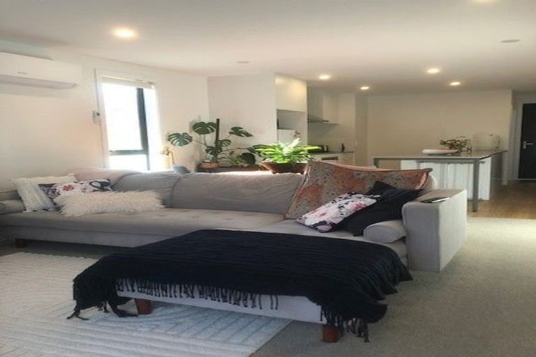 Photo of property in 1/27 Main Road, Wainuiomata, Lower Hutt, 5014