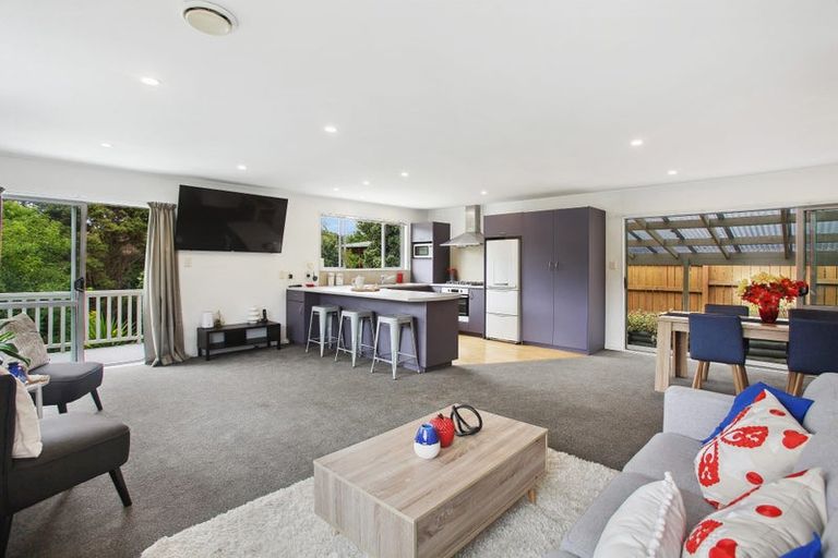 Photo of property in 7 Napuka Road, Henderson Valley, Auckland, 0612