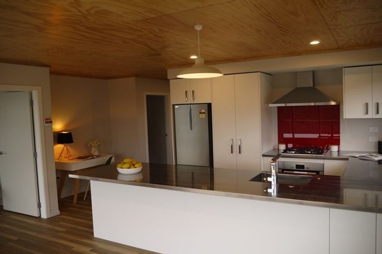 Photo of property in 25 Grumman Lane, Newlands, Wellington, 6037