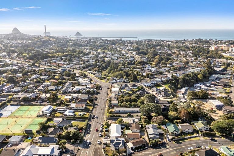 Photo of property in 8 Omata Road, Westown, New Plymouth, 4310