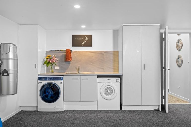 Photo of property in 51 Moffat Road, Red Beach, 0932