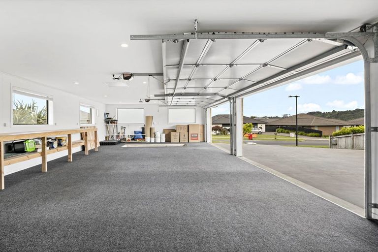 Photo of property in 21 Eric Farley Drive, Kumeu, 0810