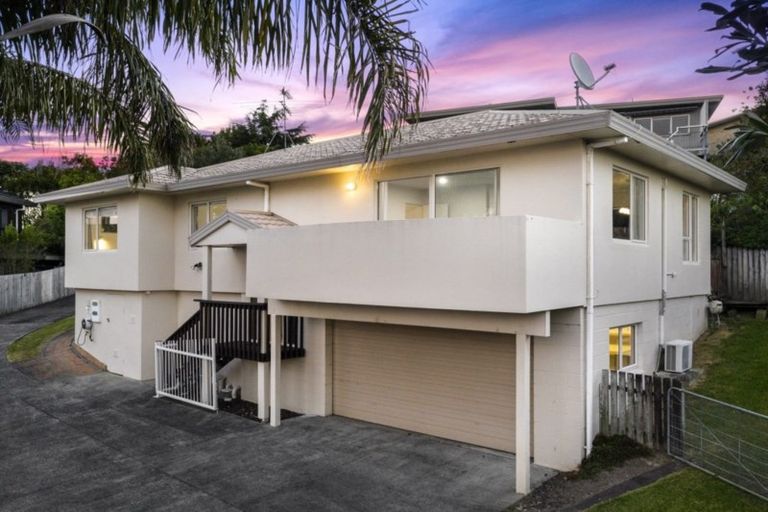 Photo of property in 22 Whangaparaoa Road, Red Beach, 0932