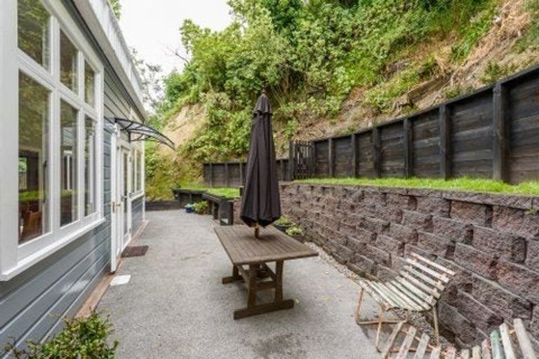 Photo of property in 135 Glenmore Street, Kelburn, Wellington, 6012