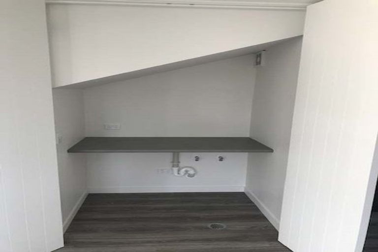 Photo of property in 109c Hobsonville Road, West Harbour, Auckland, 0618