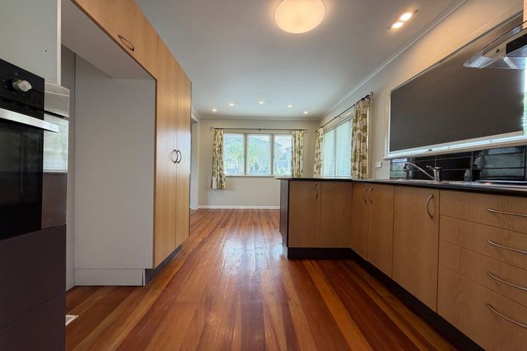 Photo of property in 95 View Road, Henderson, Auckland, 0612