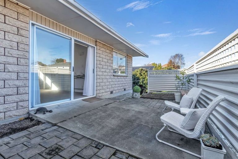 Photo of property in 2/13 Avenue Road, West End, Timaru, 7910