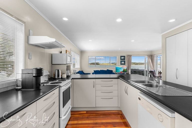 Photo of property in 1 Rigby Street, Whakapirau, 0583