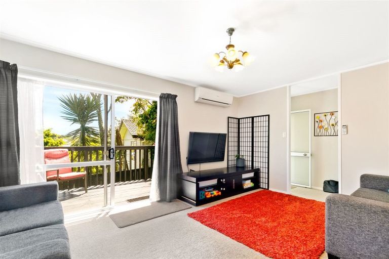 Photo of property in 1/12 Borich Road, Sunnyvale, Auckland, 0612