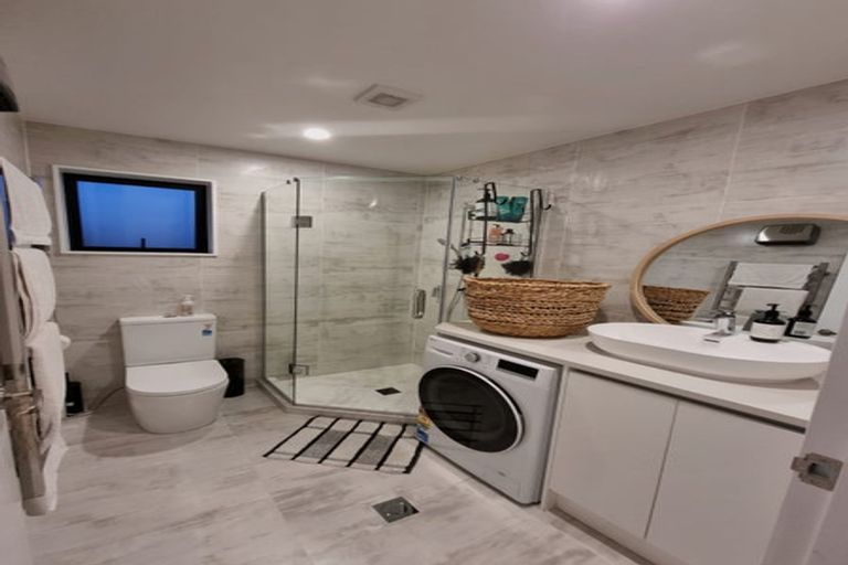 Photo of property in 37 Santa Monica Place, Goodwood Heights, Auckland, 2105