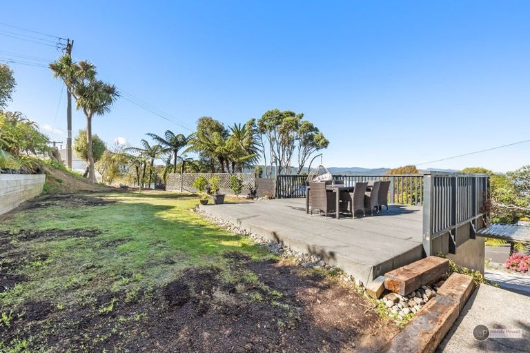 Photo of property in 73 Miromiro Road, Normandale, Lower Hutt, 5010