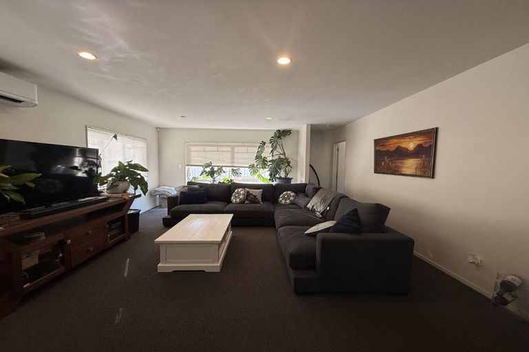 Photo of property in 165 Centreway Road, Orewa, 0931