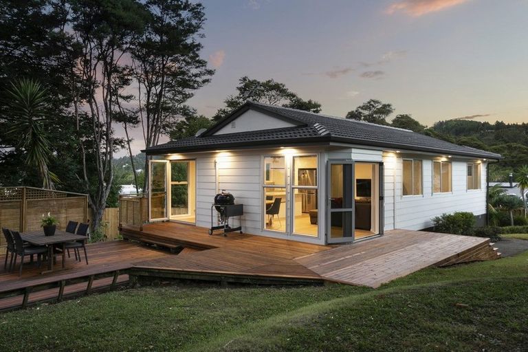 Photo of property in 7 Stallard Place, Glen Eden, Auckland, 0602